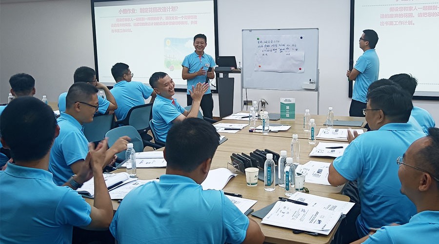 PA视讯官方网站学员们在课上进行小组作业课堂展示